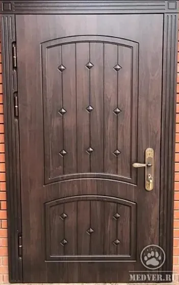 Почему потеет входная дверь и что делать?