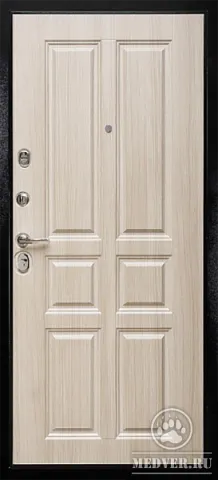 Входная белая дверь-91