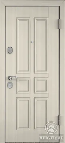 Входная белая дверь-98