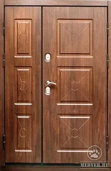 Двухстворчатая дверь в квартиру-129